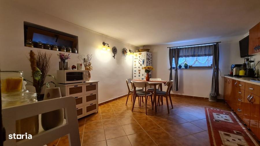 Casă cu 4 camere în Central
