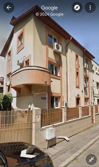 Casă cu 8 camere cu Teren 200 Mp în Decebal