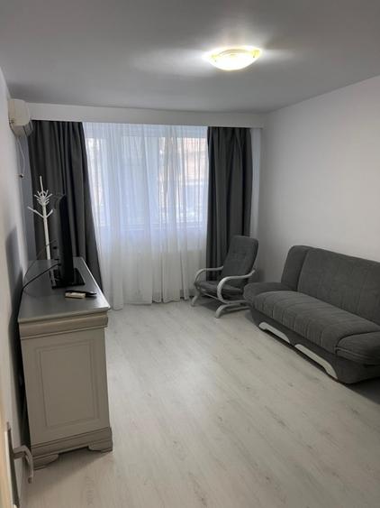 Apartament cu 2 camere decomandat, mobilat în Faleza Nord