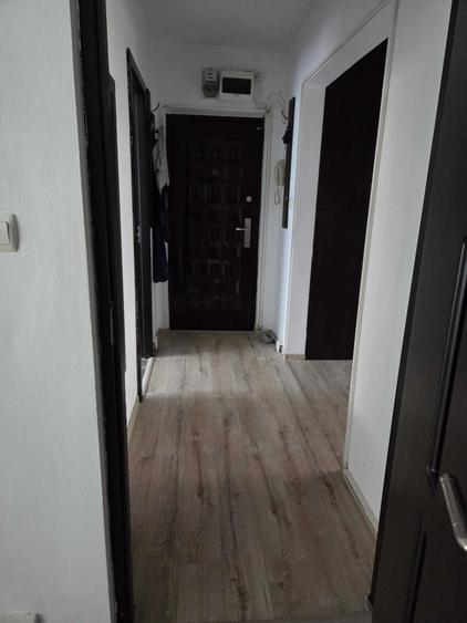 Apartament cu 3 camere decomandat în Spitalul Județean