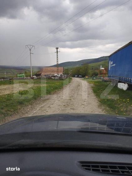 Teren de 3621 mp, în Petrești