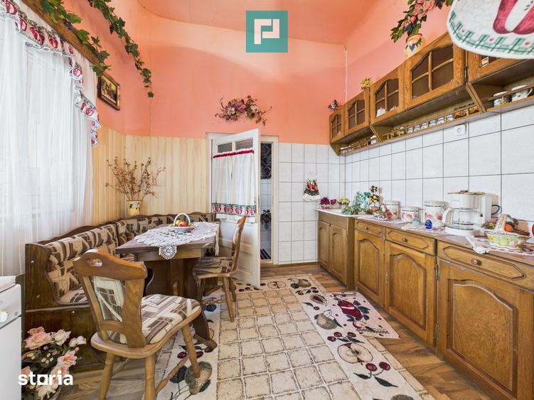 Casă cu 6 camere cu Teren 3800 Mp în Central