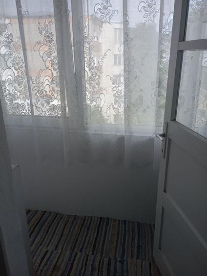 Apartament cu 3 camere decomandat în Exterior Vest