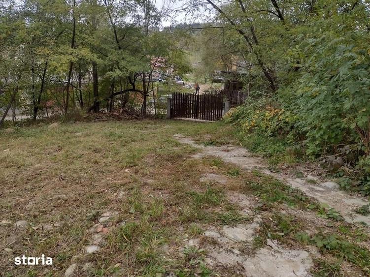 Casă cu 2 camere cu Teren 713 Mp în Petros