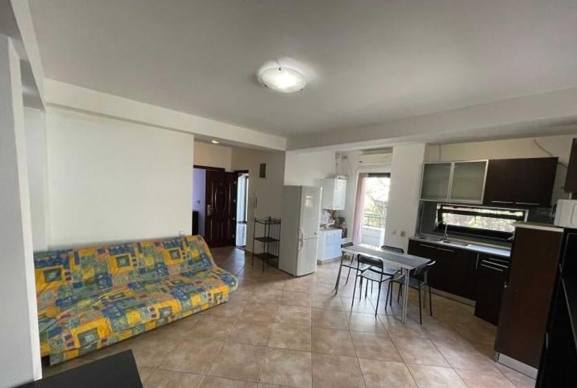 Apartament cu 2 camere semidecomandat, mobilat în 1 Mai