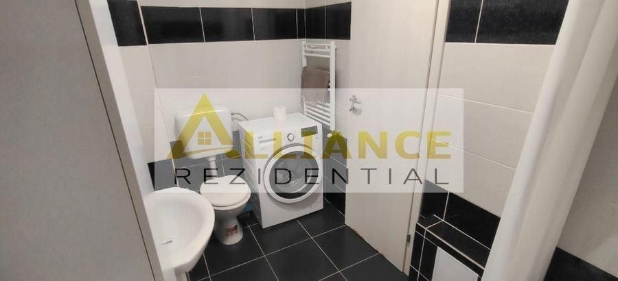 Apartament cu 3 camere semidecomandat, mobilat în Central