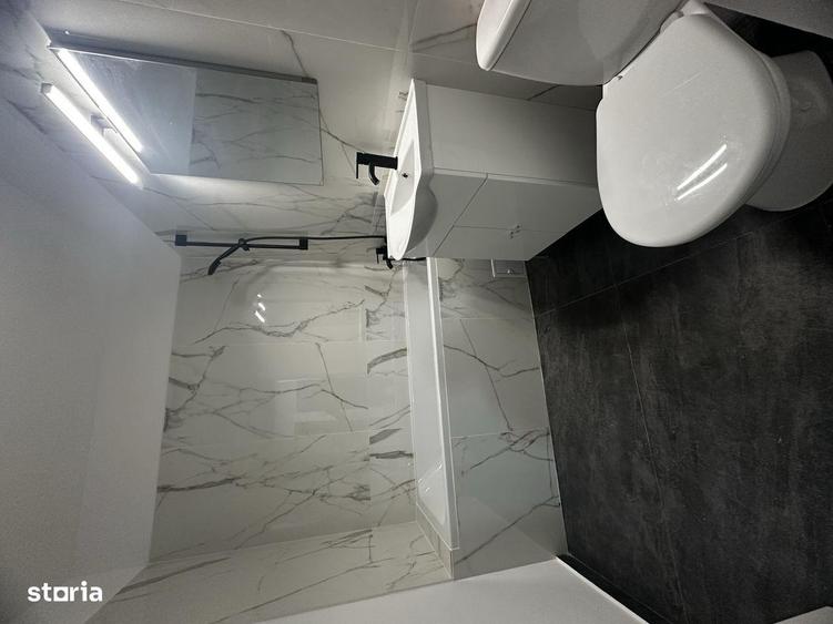 Apartament cu 3 camere decomandat în Tei