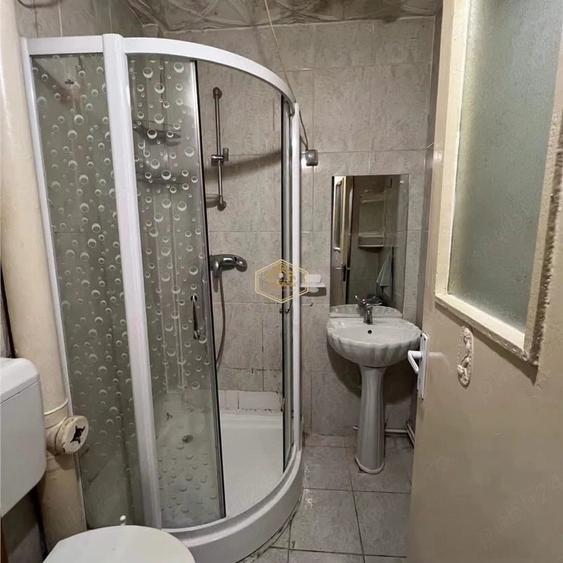 Apartament cu 3 camere semidecomandat în Micro 16