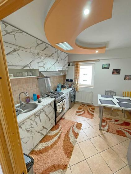 Apartament cu 3 camere decomandat, mobilat în Central