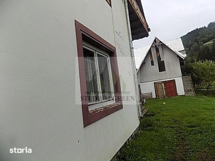 Casă cu 8 camere cu Teren 900 Mp în Central