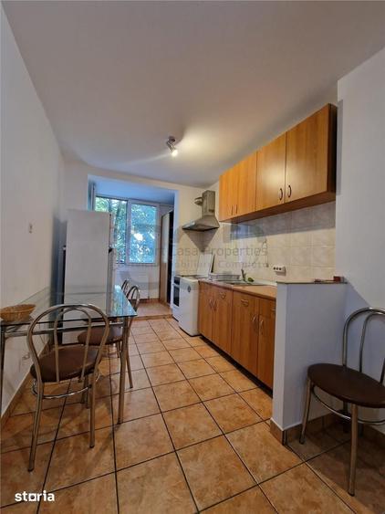 Apartament cu 3 camere decomandat în Colentina