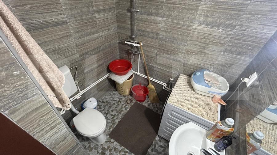 Casă individuală cu 4 camere cu Canalizare în Central