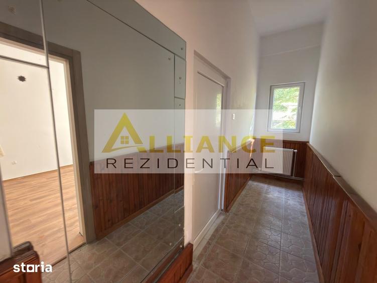 Casă cu Teren 1550 Mp în Glina