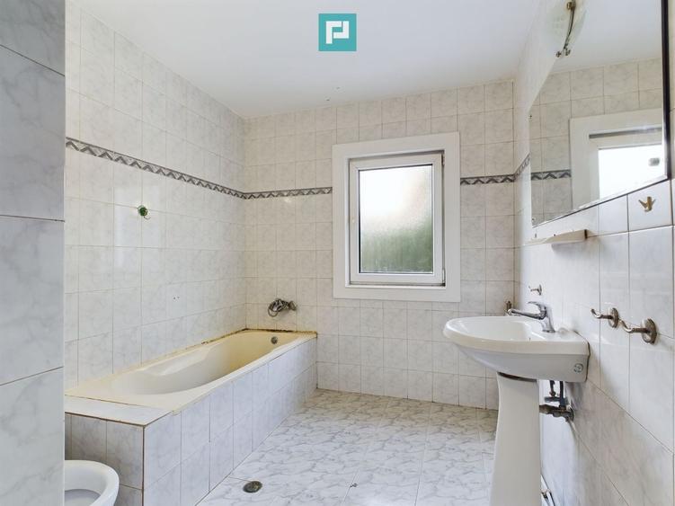 Duplex cu 5 camere cu Canalizare în Lipovei