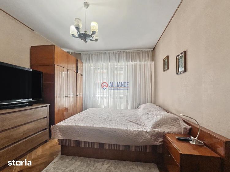 Apartament cu 3 camere decomandat în Delfinariu