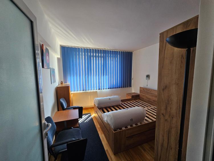 Apartament cu 3 camere decomandat în Piața Unirii