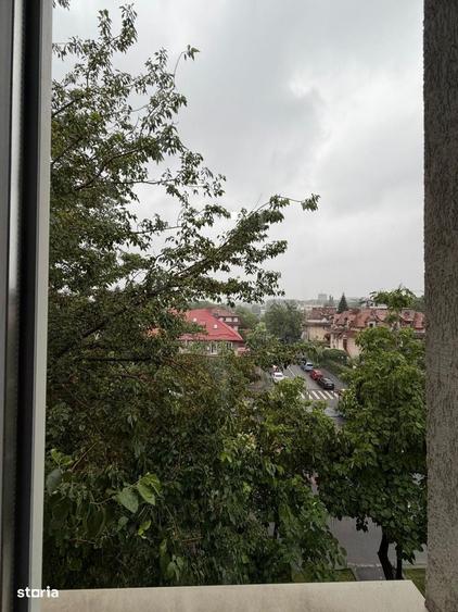 Apartament cu 3 camere semidecomandat în Domenii