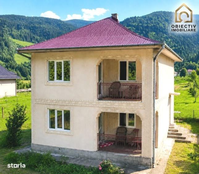 Casă cu 4 camere cu Teren 2674 Mp în Poiana Teiului