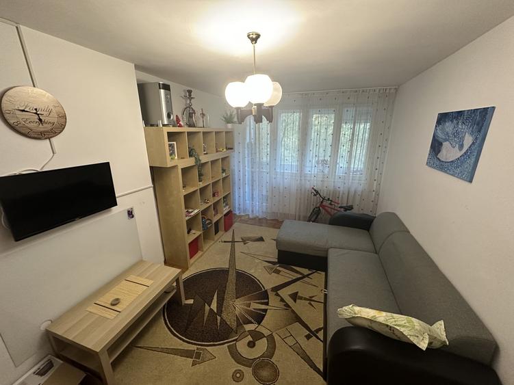 Apartament cu 3 camere decomandat, mobilat în Berceni