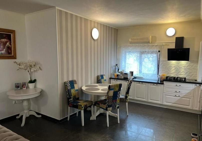 Unirii,Decebal,Apartament 4 camere, sup.130 mp, cu curte de 60 mp. - 1