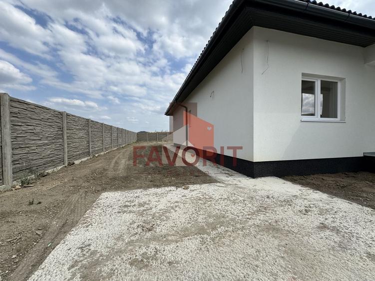 Casă individuală cu 4 camere cu Canalizare în Moșnița Nouă