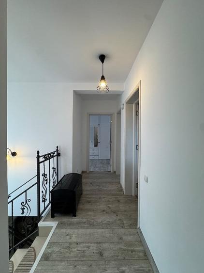 Casă cu 4 camere cu Teren 550 Mp în Crevedia