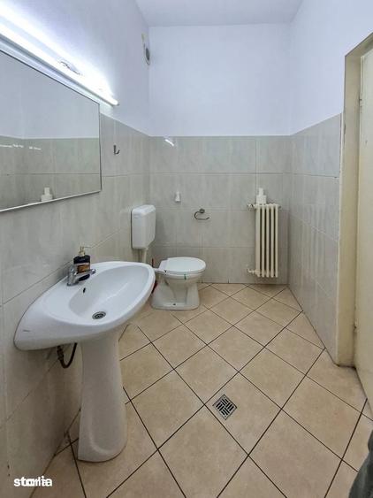 Apartament cu 4 camere decomandat în Romană