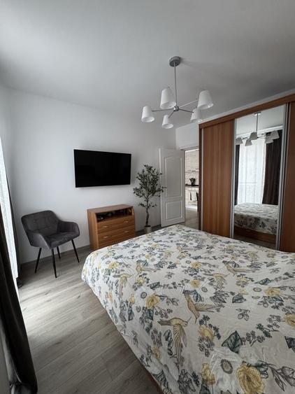 Apartament cu 3 camere decomandat în Exterior Vest