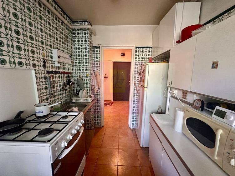 Apartament cu 3 camere decomandat în Berceni