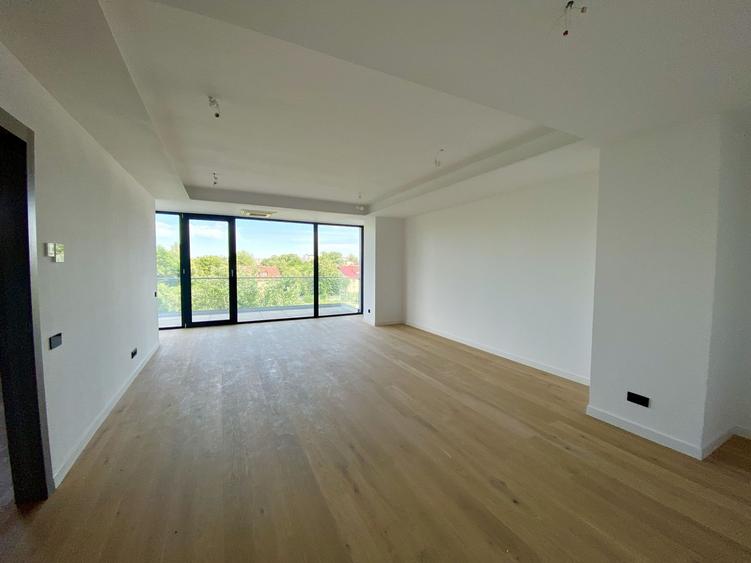 Apartament cu 3 camere decomandat în Floreasca