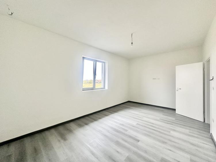 Duplex cu 4 camere cu Canalizare în Moșnița Nouă