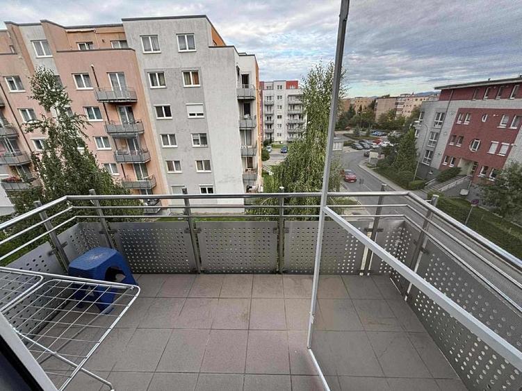 Apartament cu 2 camere decomandat în Avantgarden