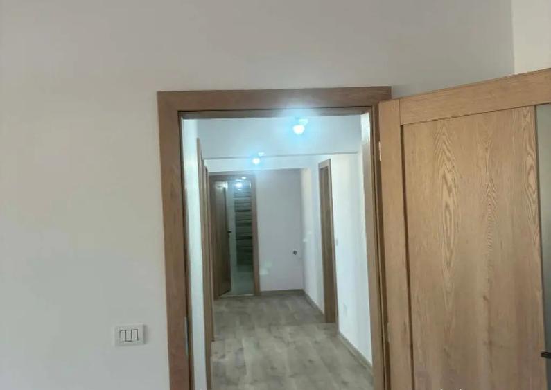 Apartament cu 3 camere decomandat în Calea București