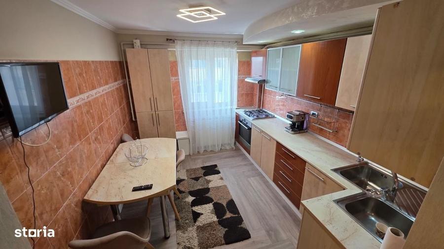 Apartament cu 3 camere decomandat în Central