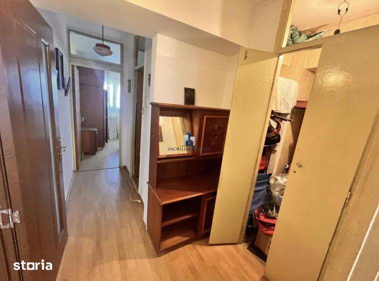 Apartament cu 4 camere semidecomandat în Berceni