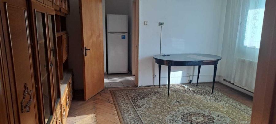 Apartament cu 2 camere semidecomandat în Craiovei