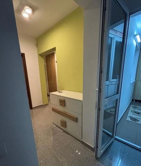 Apartament cu 3 camere decomandat, mobilat în Tineretului