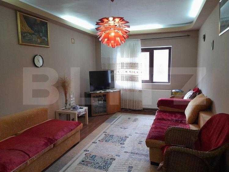 Apartament cu 3 camere decomandat, mobilat în Predeal