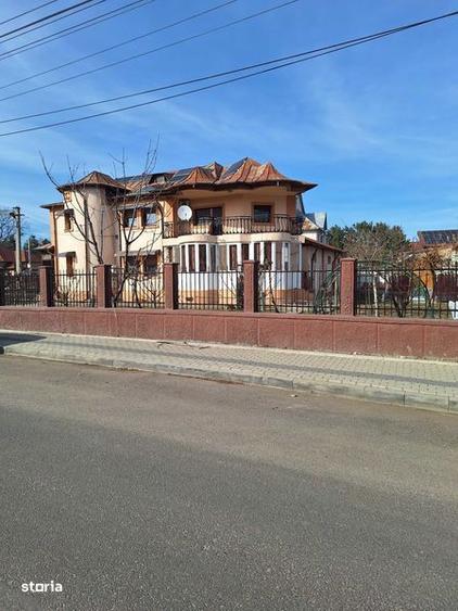 Casă cu 4 camere cu Teren 580 Mp în Central