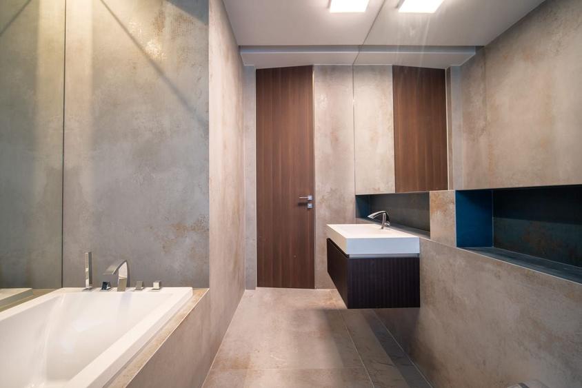 Casă individuală cu 7 camere cu Canalizare în Central