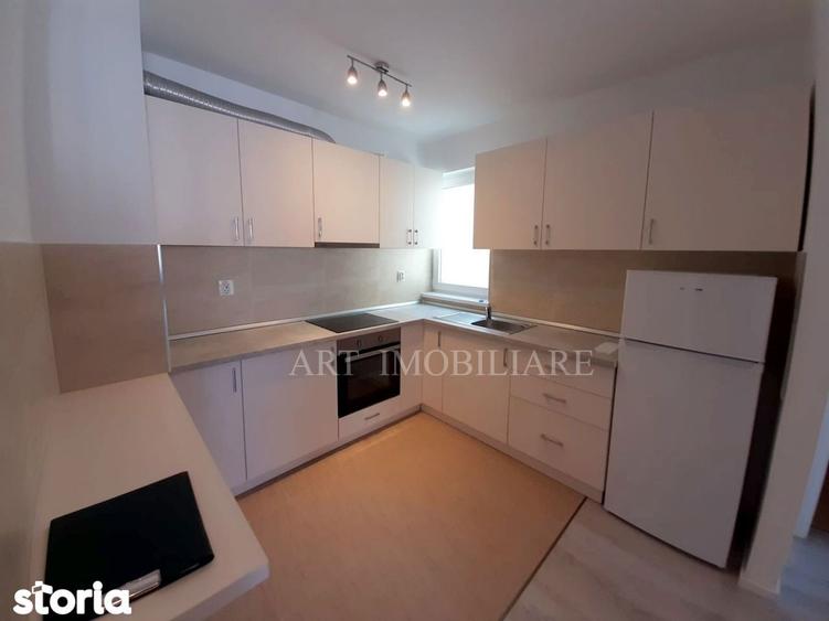 Apartament cu 2 camere semidecomandat, mobilat în Bună Ziua