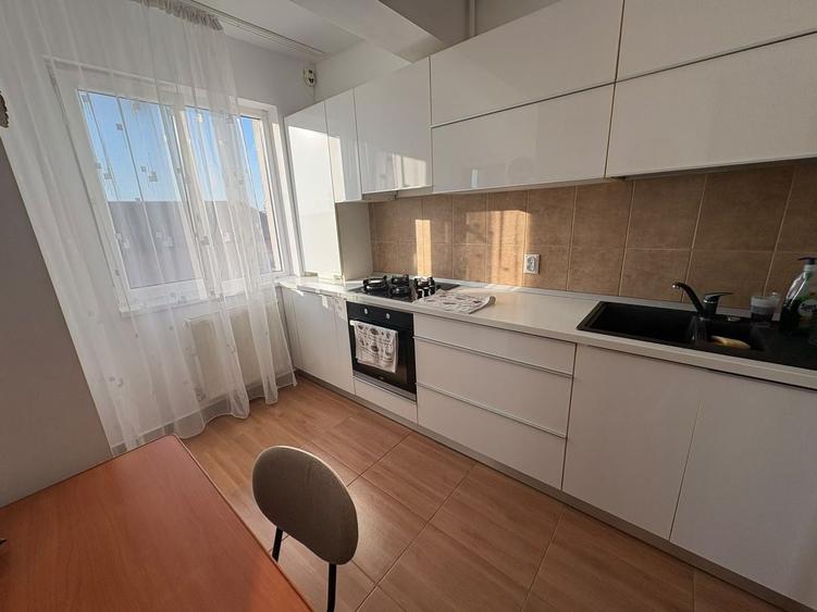 Apartament cu 2 camere semidecomandat, mobilat în Apărătorii Patriei