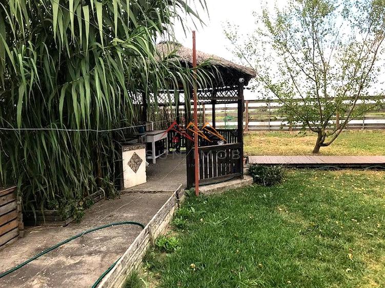 Casă individuală cu 13 camere cu Piscina în Mila 23