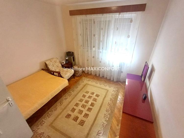 Apartament cu 4 camere semidecomandat în Hipodrom