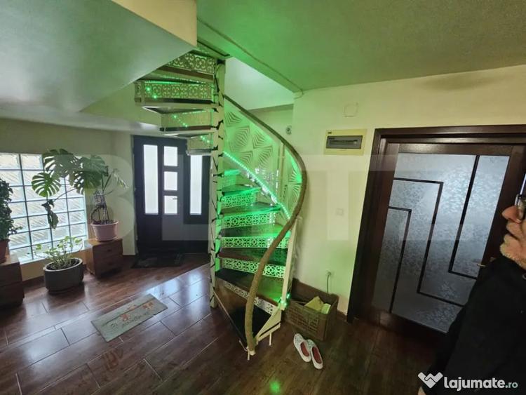 Casă cu 5 camere cu Teren 4381 Mp în Central