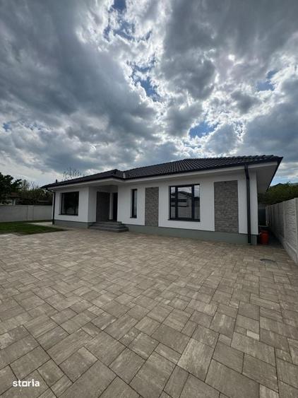Casă cu 4 camere cu Teren 559 Mp în Micești