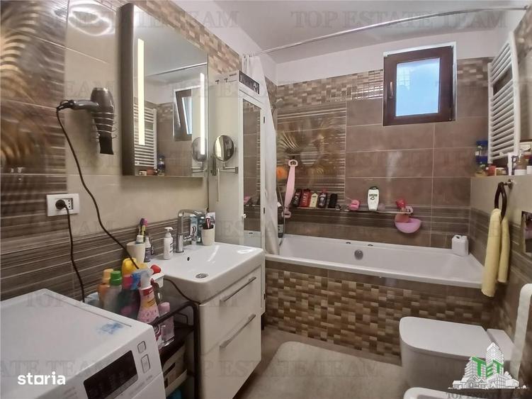 Casă cu 4 camere decomandat cu Teren 500 Mp în Central