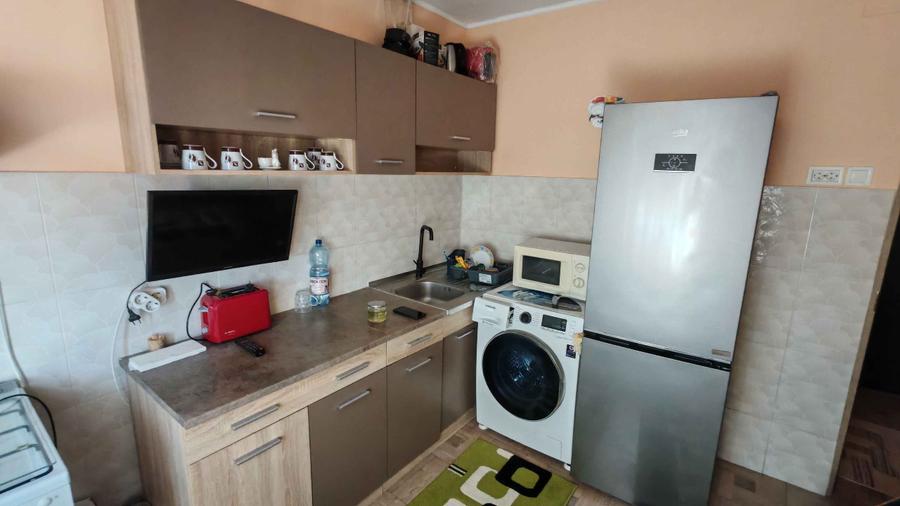 Garsonieră decomandată în Palas