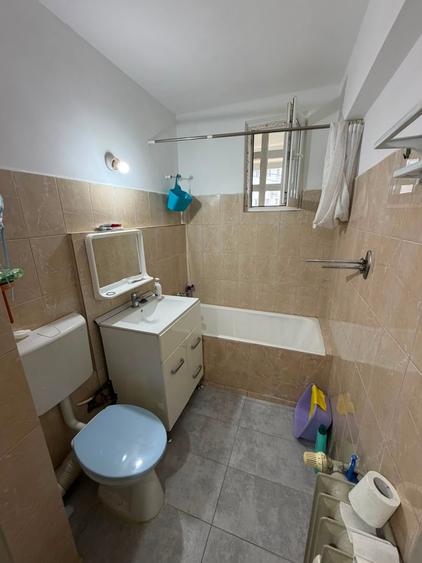 Apartament cu 2 camere semidecomandat în Baba Novac