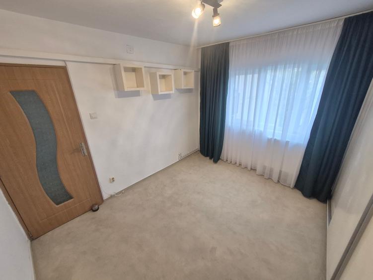 Apartament cu 2 camere decomandat în Girocului